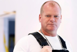 Mike Holmes (2004)
