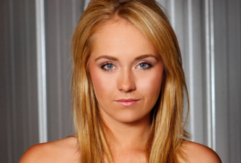 Amber Marshall (2013)
